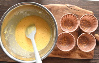 生地とカップケーキ型