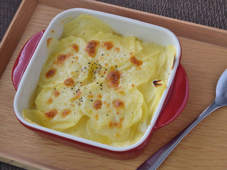 薄切りじゃがいもとにんにくのグラタン