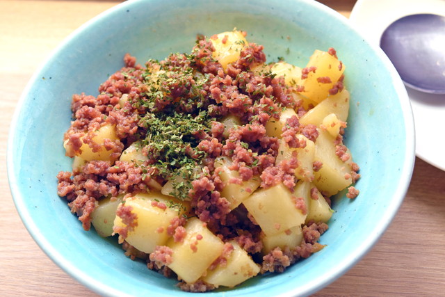 新じゃがとひき肉の甘辛和え