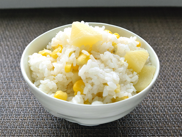 新じゃがととうもろこしの炊き込みご飯